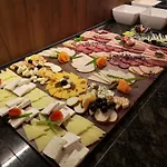 голдън тюлип Хотел