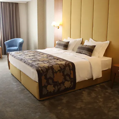 Golden Tulip 4* Várna