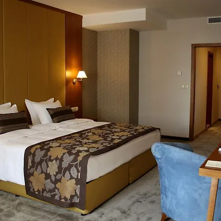 Golden Tulip Szálloda 4*