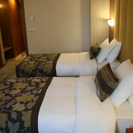 Golden Tulip Готель 4*