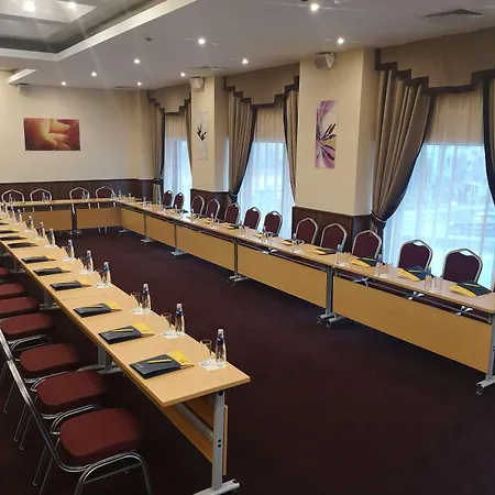 Готель Golden Tulip 4*