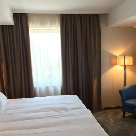 Golden Tulip 4* וארנה