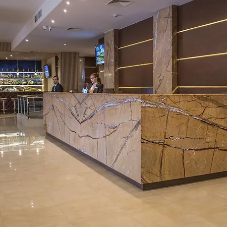 Golden Tulip וארנה
