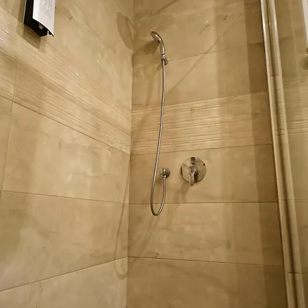 Golden Tulip 4* וארנה