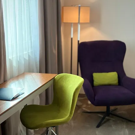 Golden Tulip מלון וארנה