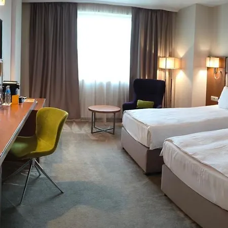 Hotel Golden Tulip 4*