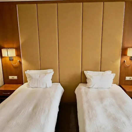 Golden Tulip מלון 4*
