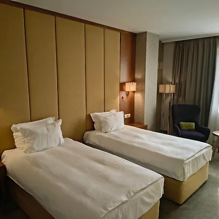 Golden Tulip מלון