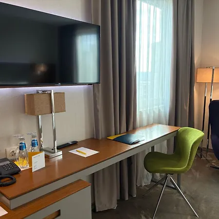 Golden Tulip 4* וארנה