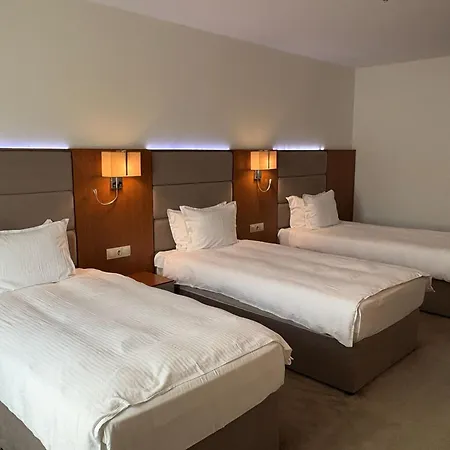 Golden Tulip 4* וארנה