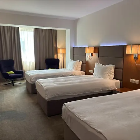 מלון Golden Tulip וארנה