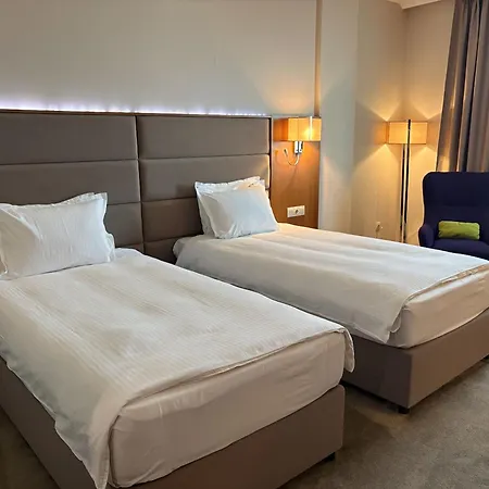 מלון Golden Tulip