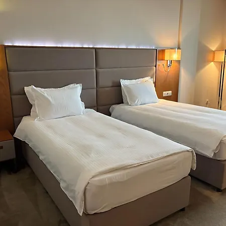 Golden Tulip מלון 4*