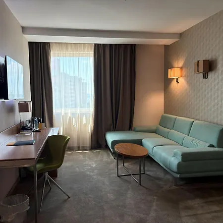 Golden Tulip וארנה