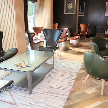 Golden Tulip Готель