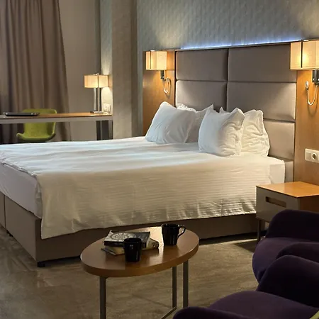 Golden Tulip Готель 4*