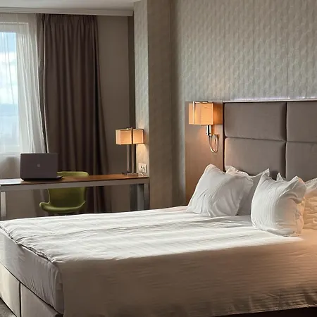 Golden Tulip Готель Варна