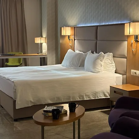 Golden Tulip Готель Варна